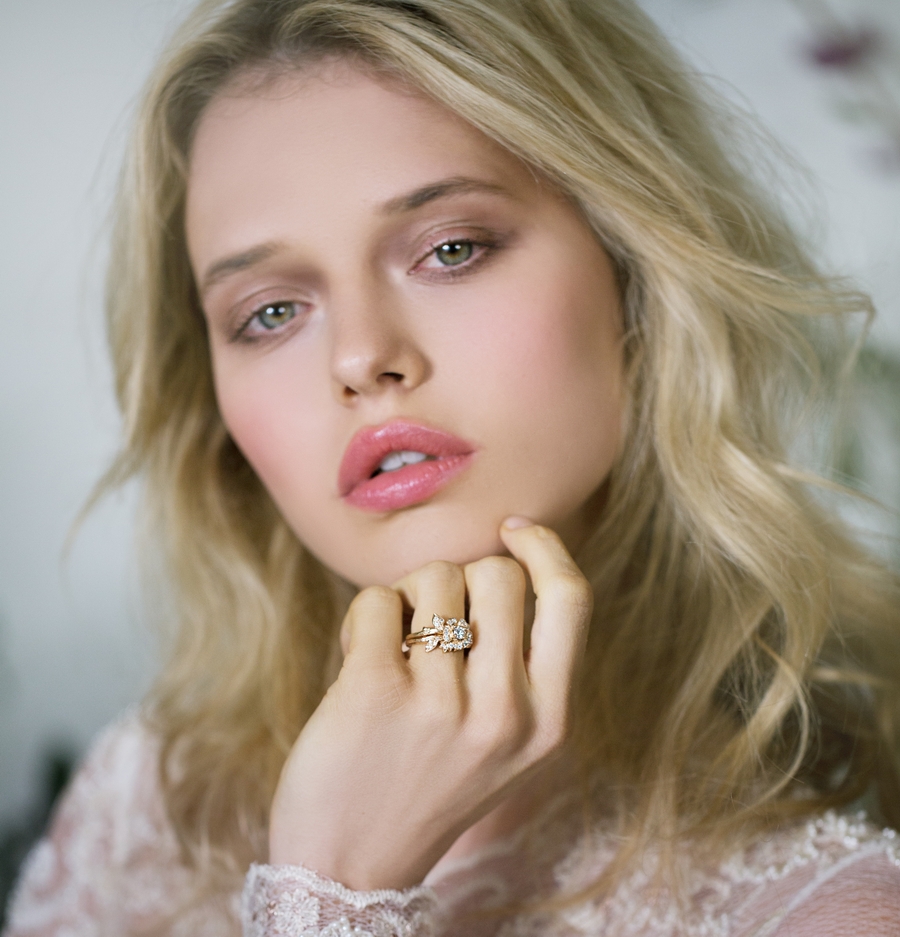 مكياج انثوي رقيق وجذاب للعروس