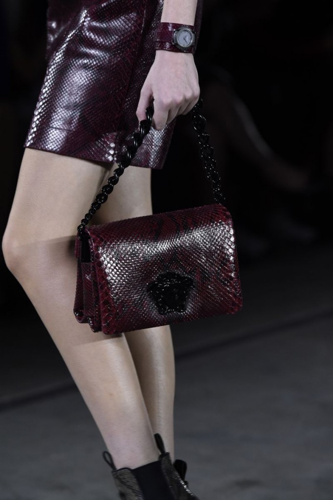 Versace DV25 _Fashion Show_Detail shot
