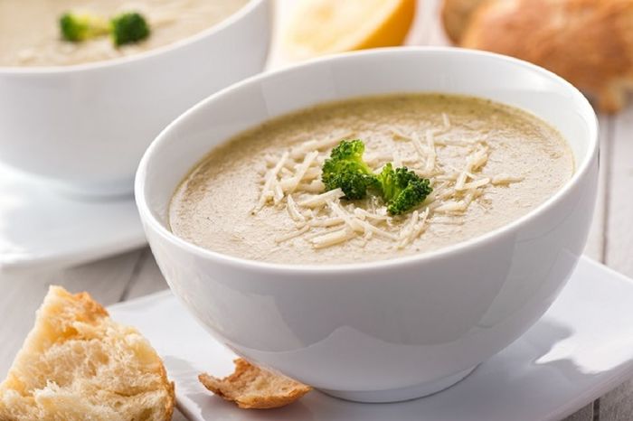 شوربة البروكلي بالجبن