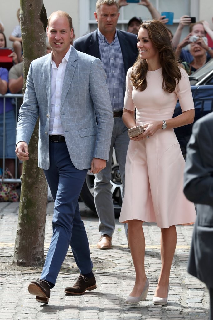 Her-Outfit-Perfectly-Complemented-Prince-William-Light-Look