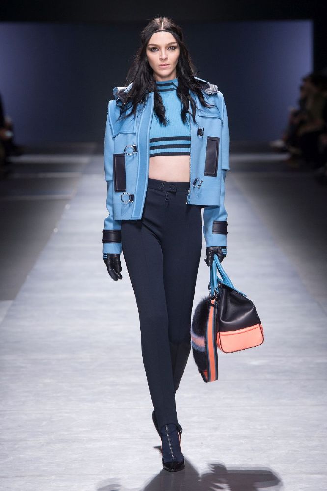 resized_versace_women_fw16_007