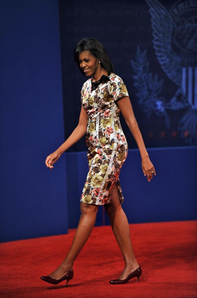 1-black-bow-can-ground-floral-dress