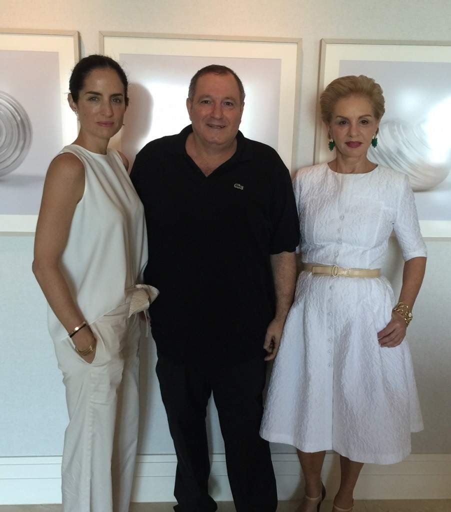 عدنان الكاتب مع كارولينا هيريرا وابنتها