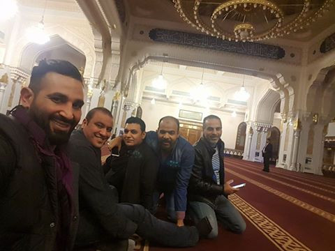 احمد سعد متهم بعد احترام المسجد والآذان