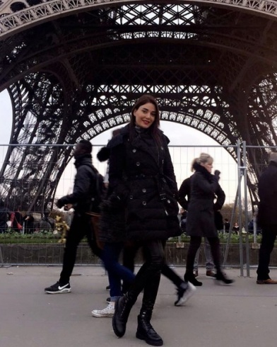 سيرين عبد النور في باريس  لقضاء عطلة ما قبل عيد الميلاد