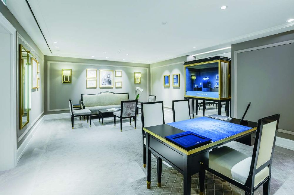 resized_harry-winston-moscow-salon_print_31246