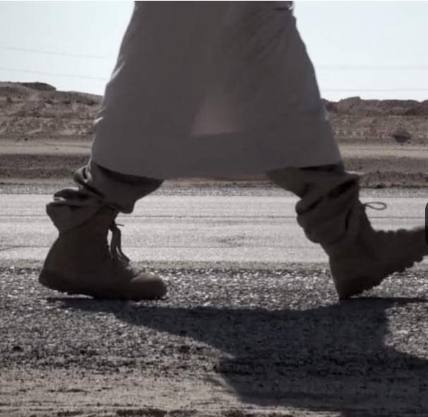 إماراتي يطوف سبع إمارات مشيا على الأقدام