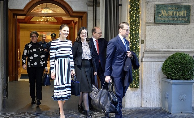 الأميرة فيكتوريا بصحبة زوجها في طريقهما للذهاب إلى المعهد السويدي في روما