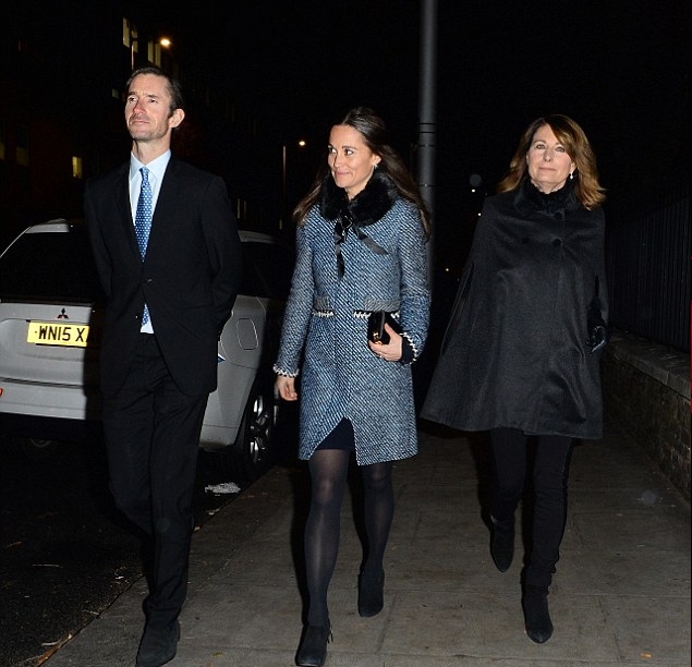 بيبا ميدلتون وخطيبها ووالدتها في حفل خيري