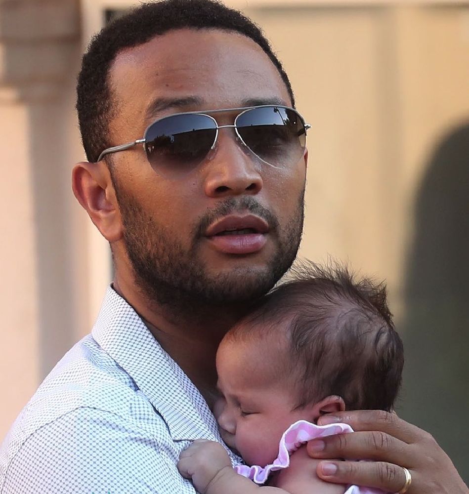 %d8%ac%d9%88%d9%86-%d9%84%d9%8a%d8%ac%d9%86%d8%af-%d9%85%d8%b9-%d8%b7%d9%81%d9%84%d8%aa%d9%87-%d8%a7%d9%84%d8%a3%d9%88%d9%84%d9%89