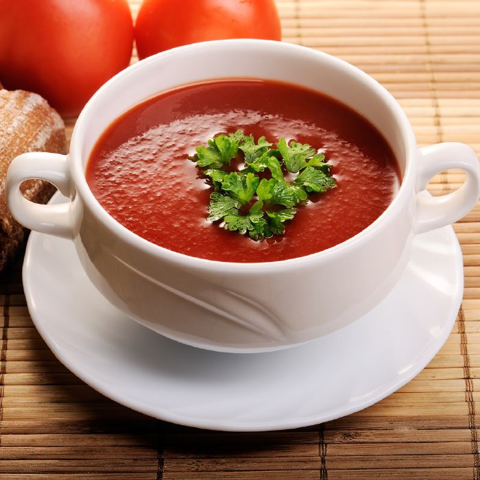 حساء الطماطم بالنعناع