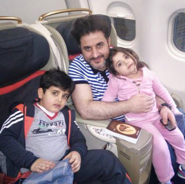 حسين ملحم مع اولاده فاطمه وعلي