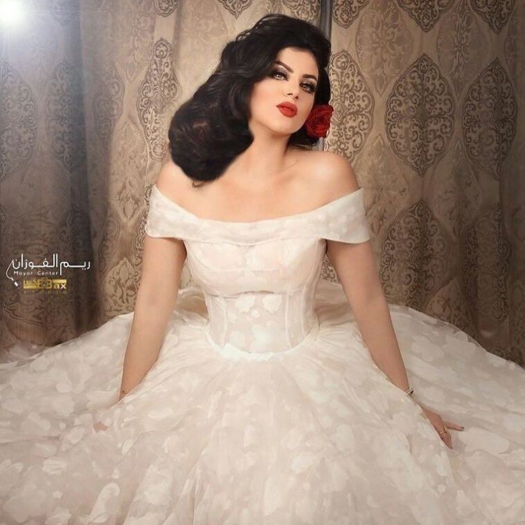 حليمة بولند بفستان الزفاف