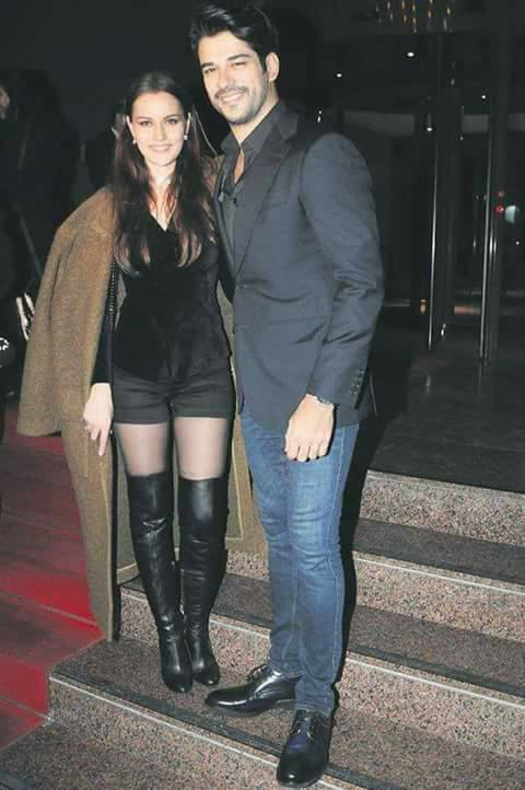 قصة حب بوراك أوزجفيت وفهرية أفجان