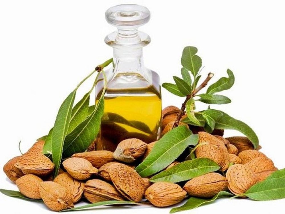 قناع اللوز لترطيب الشعر