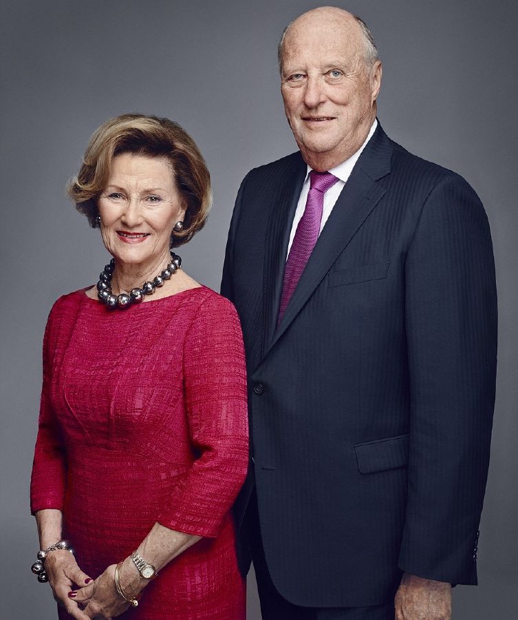 ملك وملكة النرويج يستعدان لأنشطة ورياضات شتوية في العام الجديد