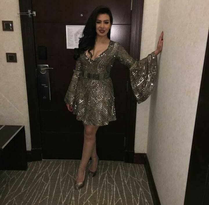 ميريهان حسين تتألق بأنوثة في حفل عمرو دياب
