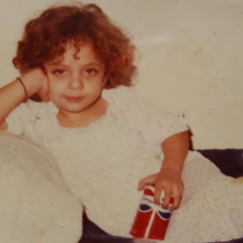 ريم البارودي تنشر صورة من طفولتها