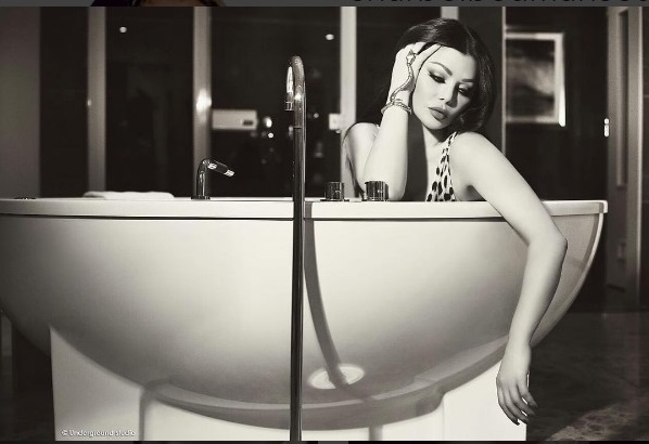 هيفاء وهبي تخضع لجلسة تصوير حديثة داخل البانيو