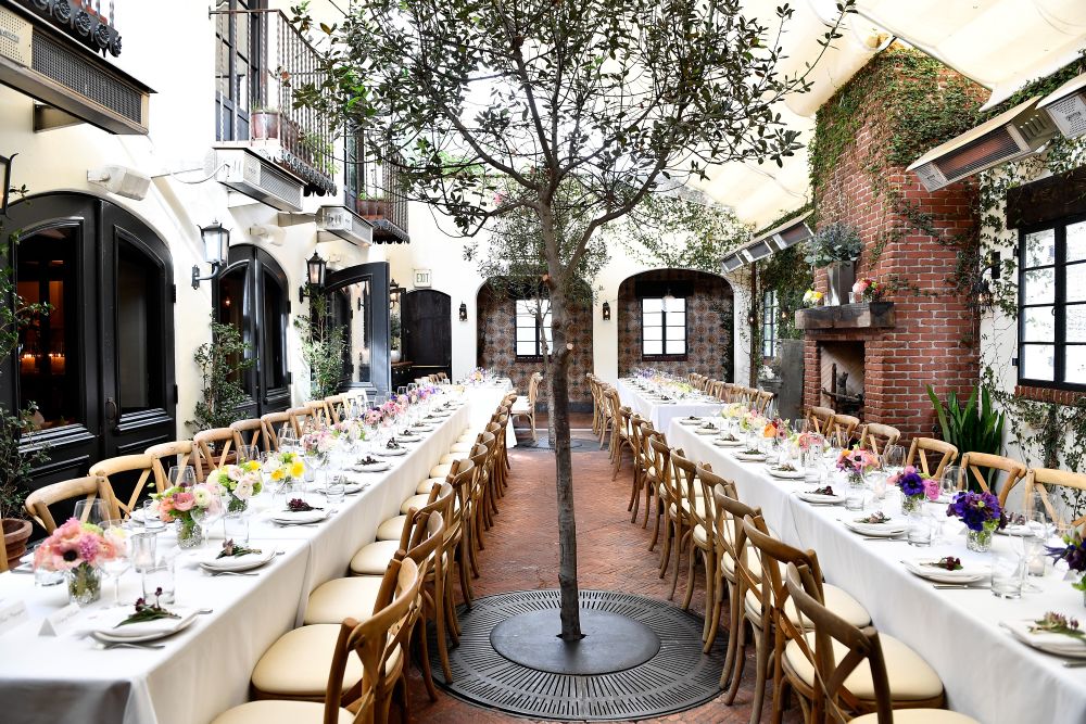 resized_ستيوارت ويتزمان تحتفل بقائمة مجلة W للتقليعات الرائجة للفتيات 