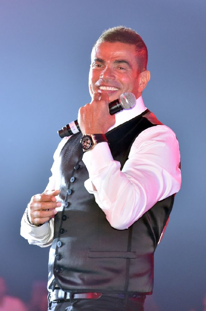 عمرو دياب يشعل سهرة دبي  