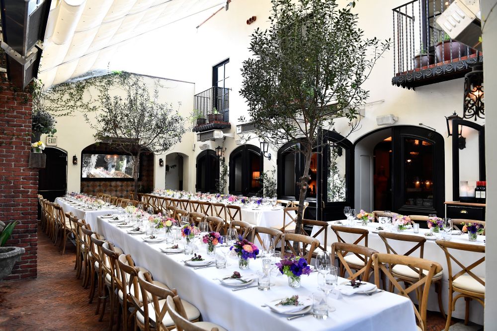 منظر عام لاحتفال مجلة دبليو وبنات مع ستيوارت فايتسمان