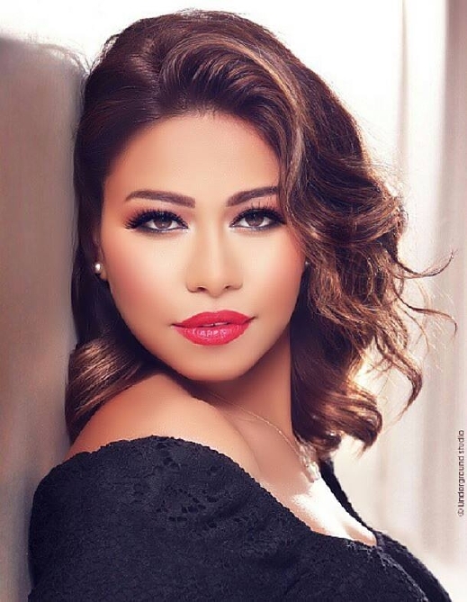 إعلامي يهاجم شيرين عبد الوهاب ويصفها بـ المتهورة