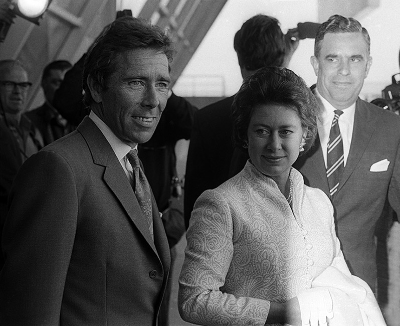 اللورد سنودون والأميرة مارغريت في مطار جون كنيدي في 2 مايو 1974
