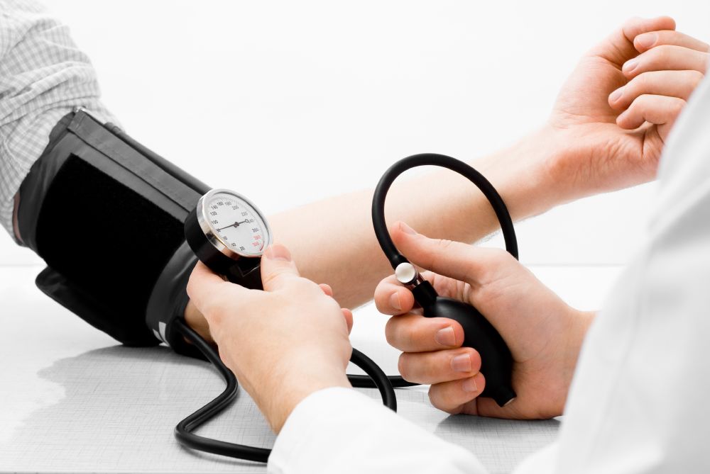 تفقد ضغط الدم على فترات منتظمة قد يساهم في إنقاذ حياتك