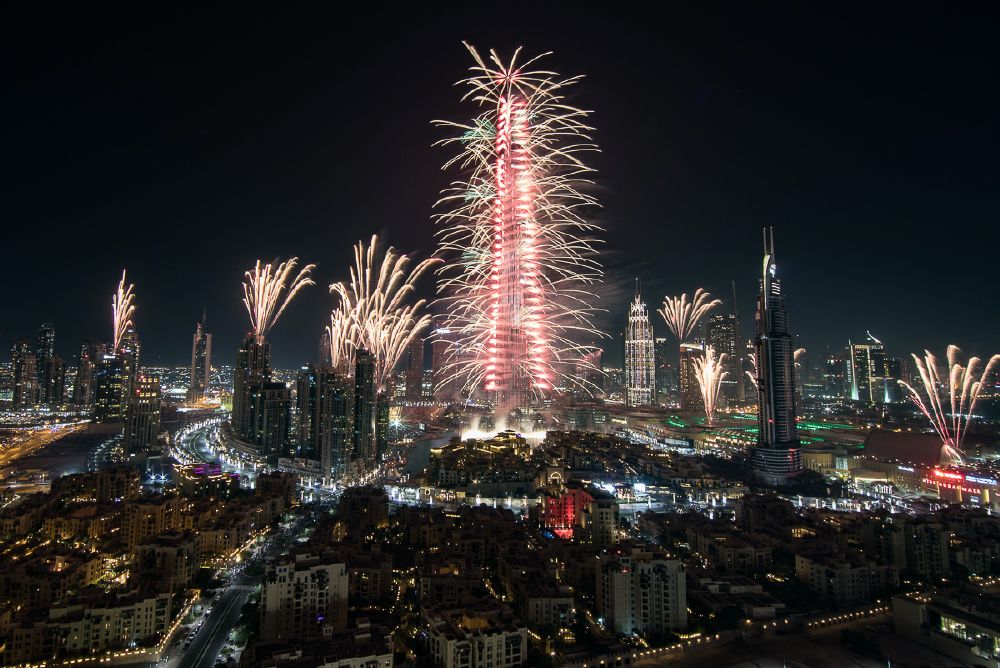 دبي تنثر النور في العالم مع عروض الألعاب النارية المذهلة