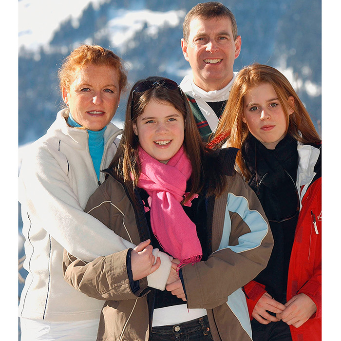 سارة فيرجسون وزوجها السابق الأمير أندرو وابنتيهما