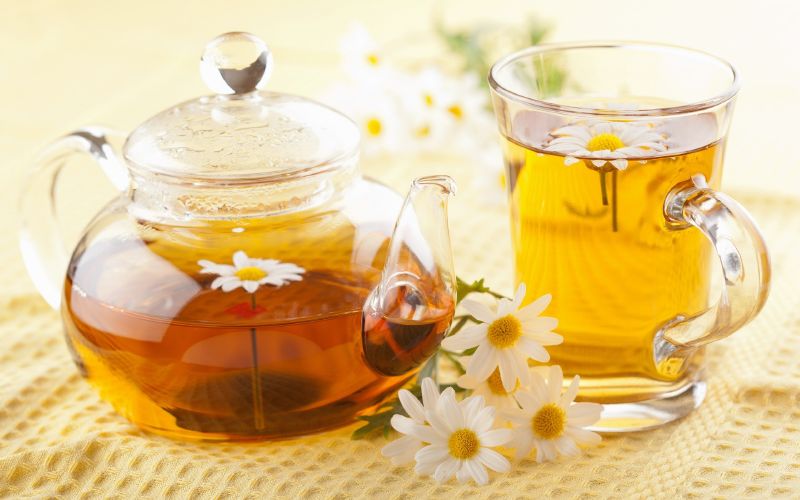 شاى البابونج يساعد على التخلص من مشكلة رنين الأذنين