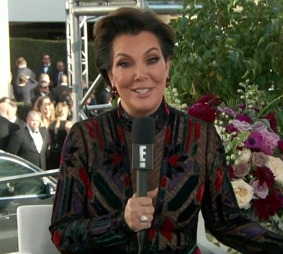 كريس جينر تجري مقابلات على السجادة الحمراء