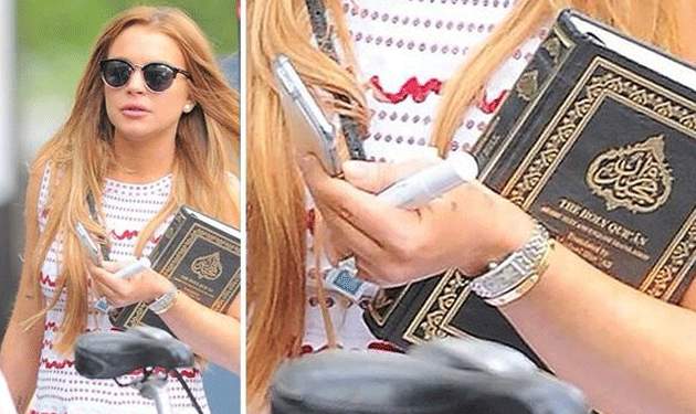 ليندسي لوهان وهي تحمل نسخة من القرآن