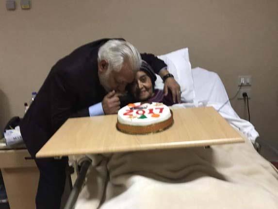 مديحة يسري تحتفل برأس السنة بالمستشفى برفقة سامح الصريطي