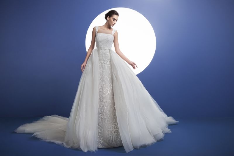 EsposaCouture بزخرفات وتطريزات مشغولة بدقة