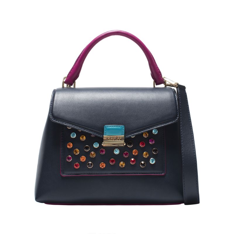 أجود أنواع الجلود حصرياً للعلامة التجارية