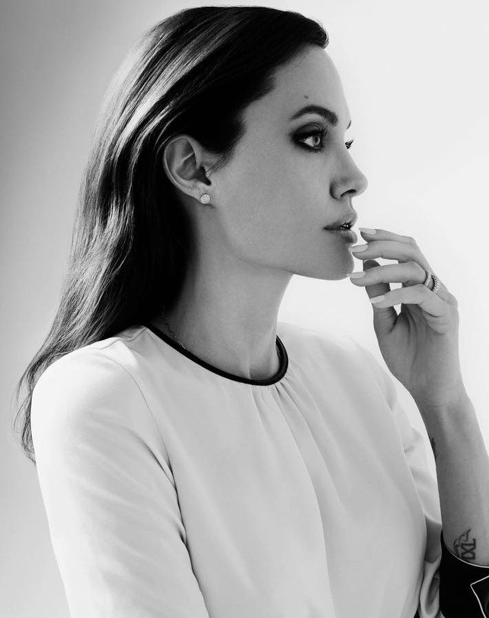 أنجلينا جولي تعترف بصعوبة الموقف بعد الطلاق