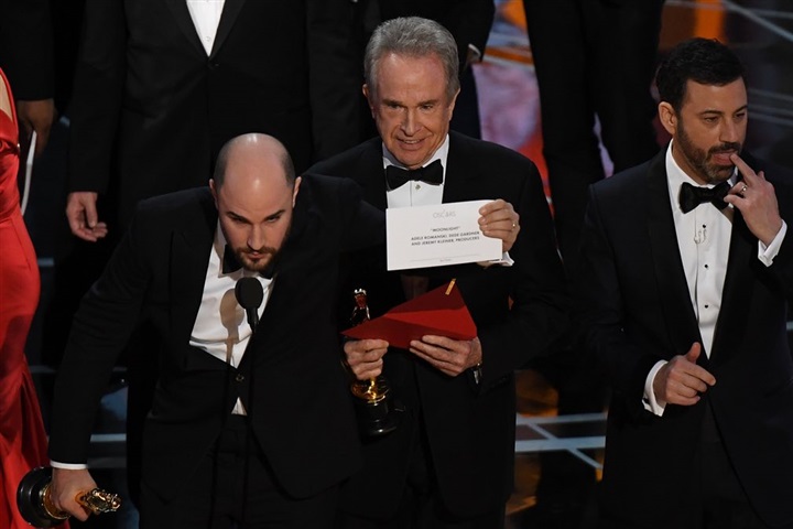 الإعلان خطأ عن فوز فيلم La La Land بجائزة الأوسكار