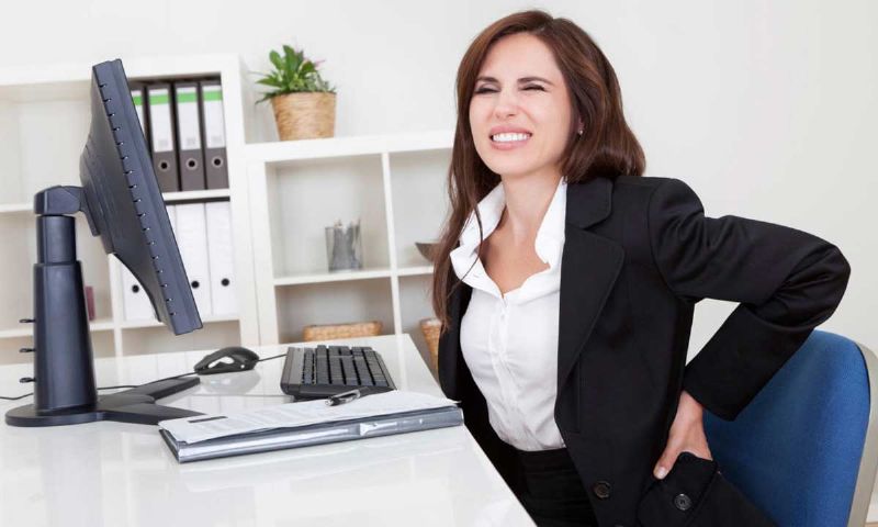 الجلوس في الوضع الصحيح يساعدك على تجنب آلام المفاصل
