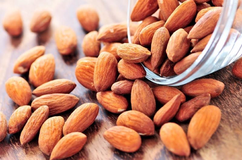 اللوز يخفف من الأضرار التي تلحق بالبشرة