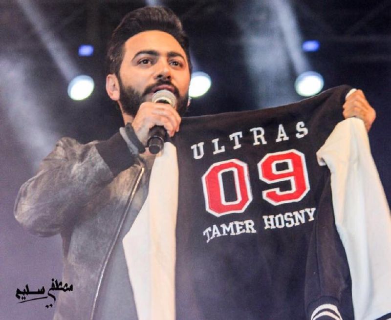 تامر حسني تلقى العديد من الهدايا خلال حفله بشرم الشيخ