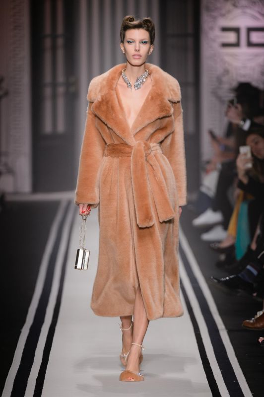 تصميم أخر من مجموعة إليزابيتا فرانكي