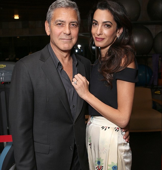 جورج كلوني يكشف عن تقليله وزوجته لرحلات السفر خلال فترة حملها لتجنب المخاطر