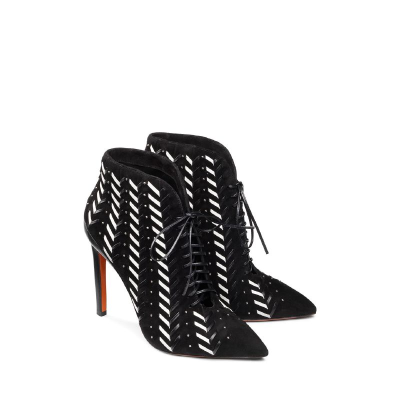 حذاء من ماركة سانتوني