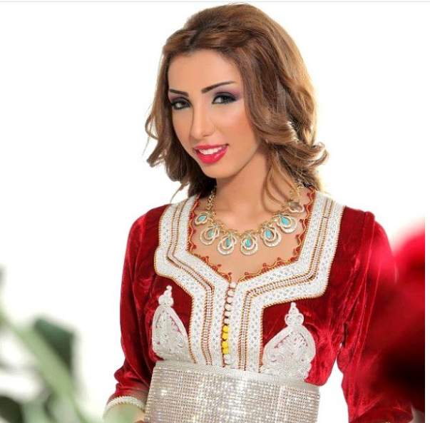 دنيا بطمة تتألق بإطلالة مغربية