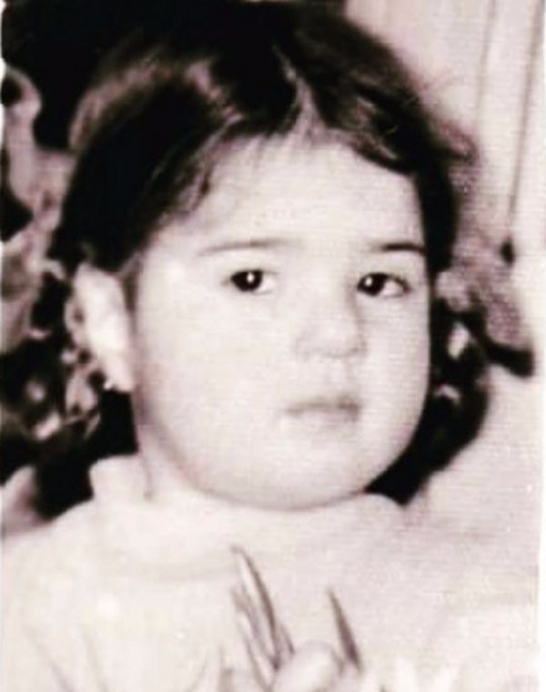 رانيا فريد شوقي تسخر من صورتها في الطفولة