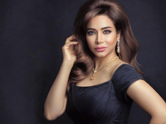 لجين عمران تستعد لإطلاق برنامجها الجديد