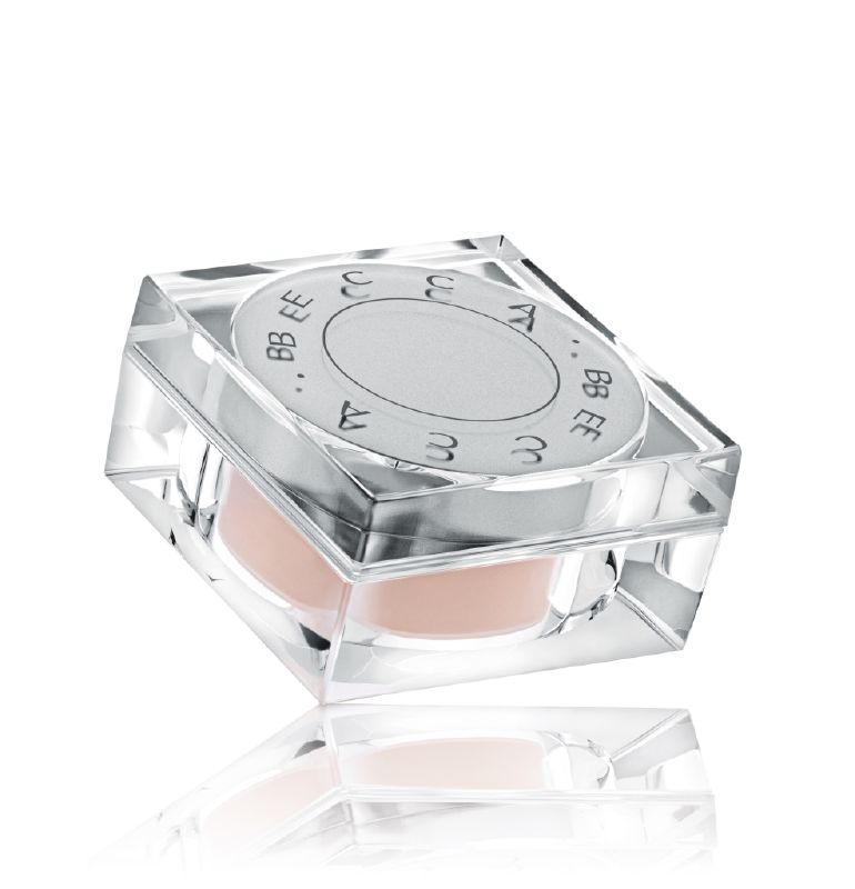 البودرة الشفافة الفائقة النعومة من BECCA