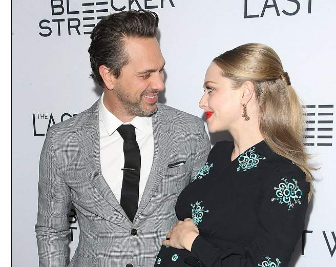 أماندا سيفريد وزوجها توماس سادوسكي